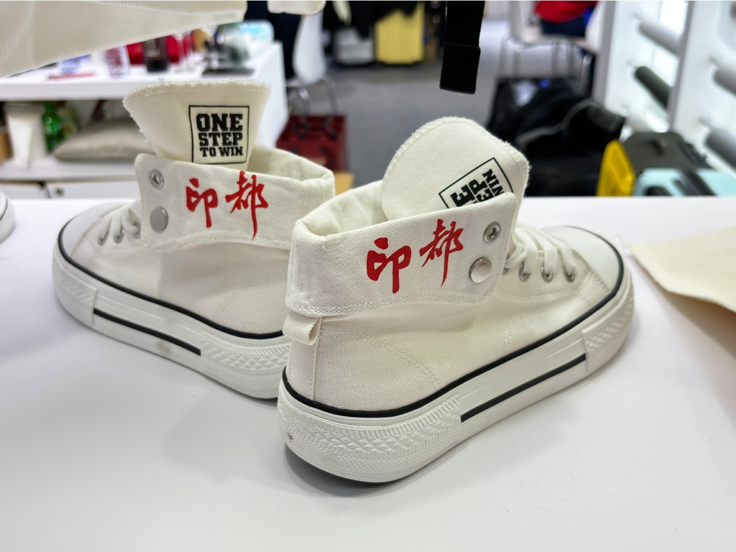 8128-3烫画机技术解析：高效生产与多场景应用的平衡之道​