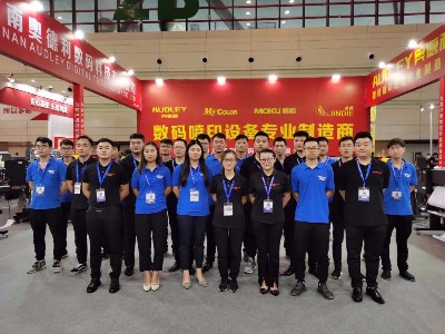 燃爆8月|郑州中原广告展第二天，奥德利展位现场火爆，签单不断