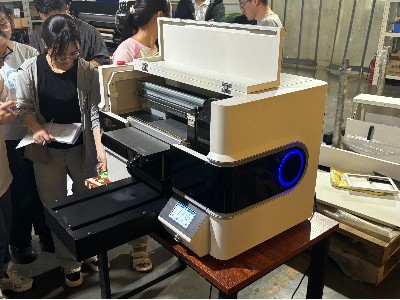 桌面 UV 平板打印机的应用
