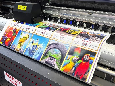 高效宽幅喷印新选择——这款经济型压电写真机解锁多元应用场景